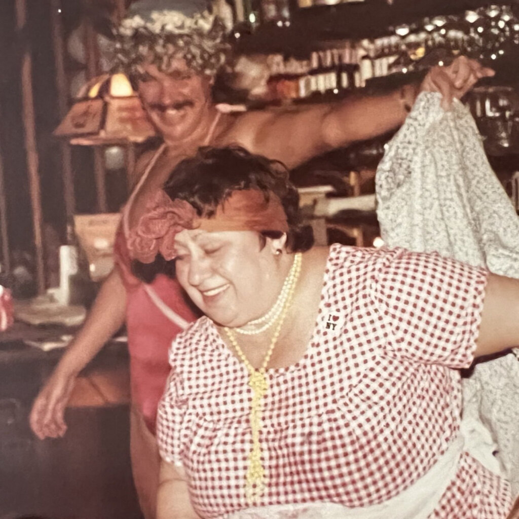 annies-steakhouse-gay-dining