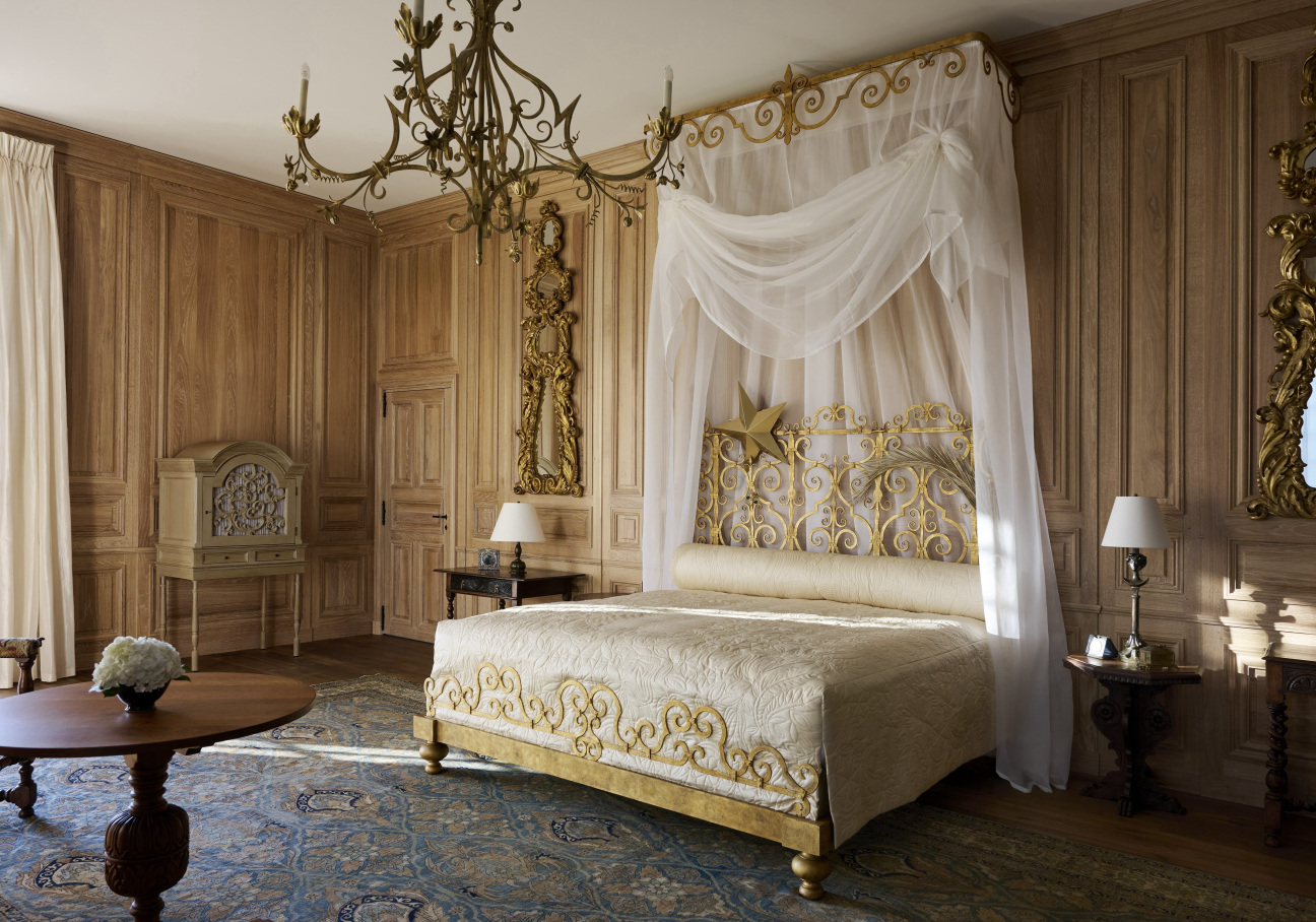 gabrielle-chanel-bedroom-peter-marino