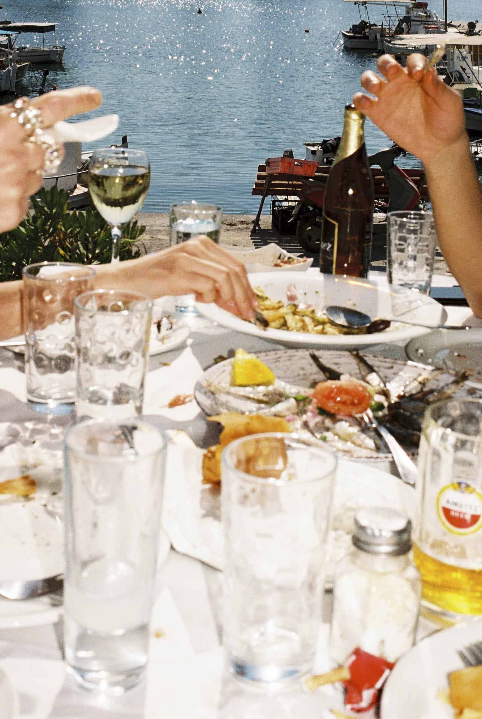Photography by Leon Prost of summer dining