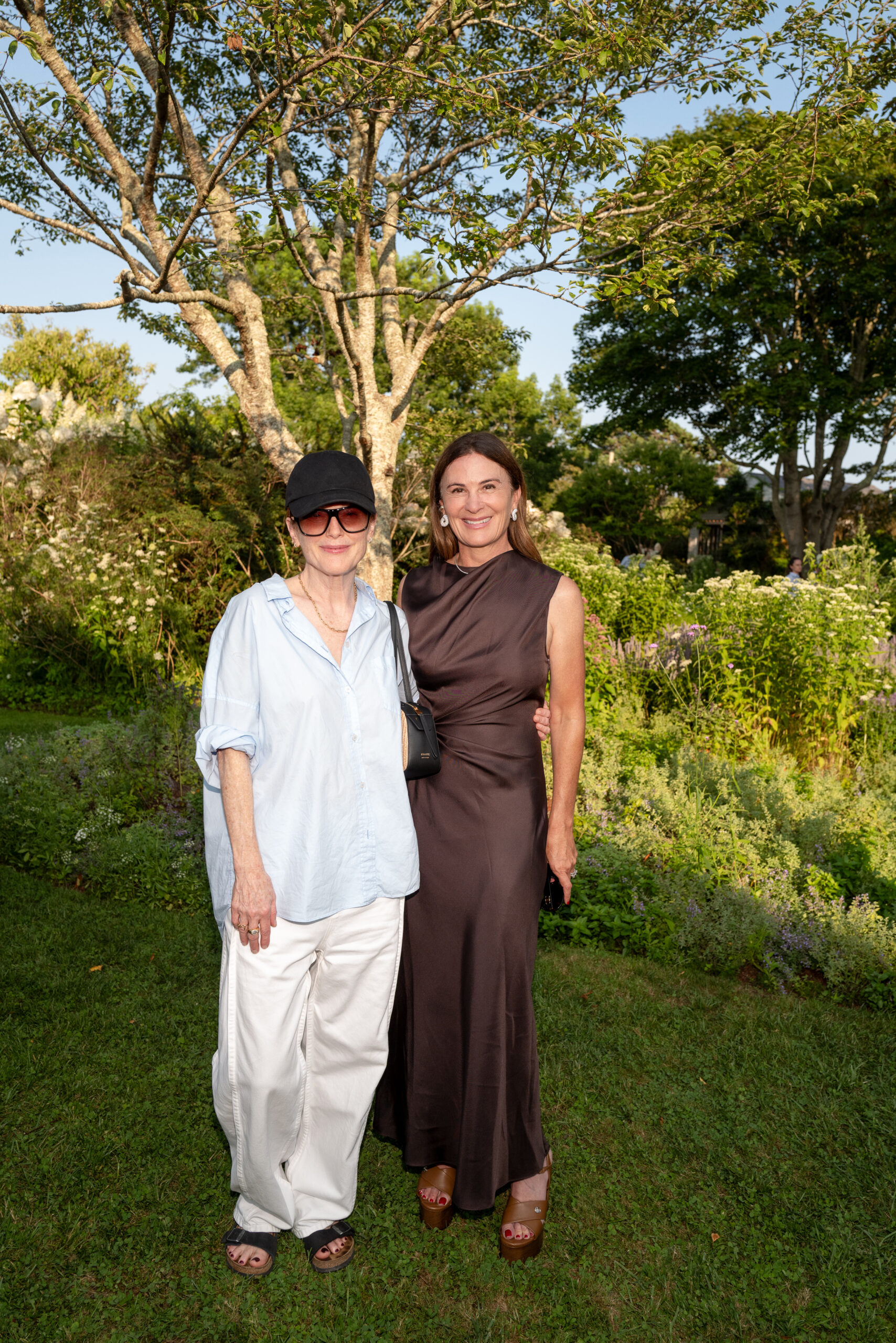 julianne-moore-sarah-harrelson