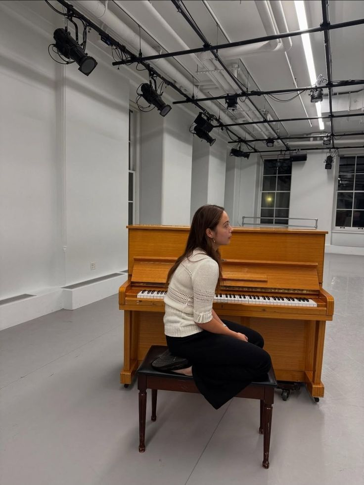 musician Laufey sitting at her piano