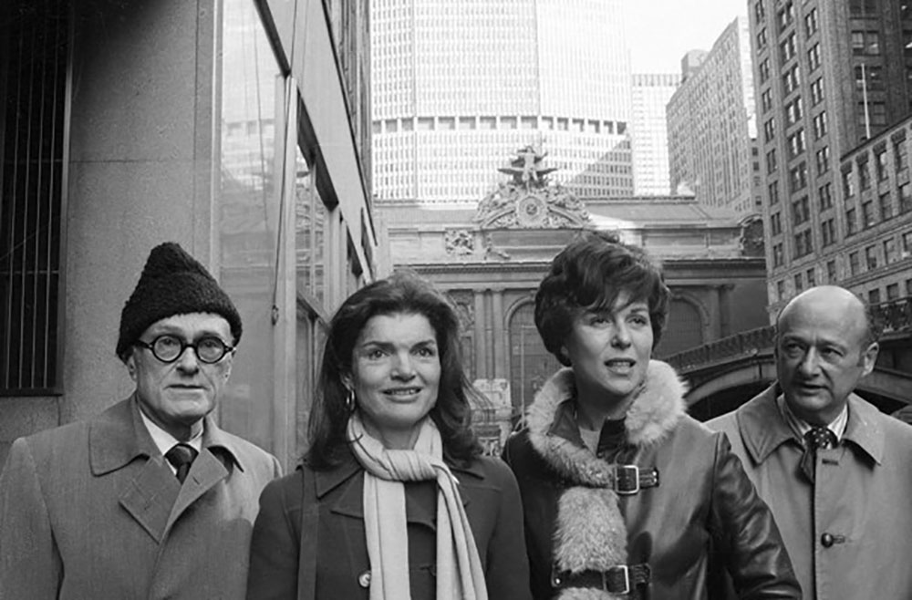 Philip Johnson, Jacqueline Kennedy Onassis, Bess Myerson, and Ed Koch outside Grand Central Terminal.