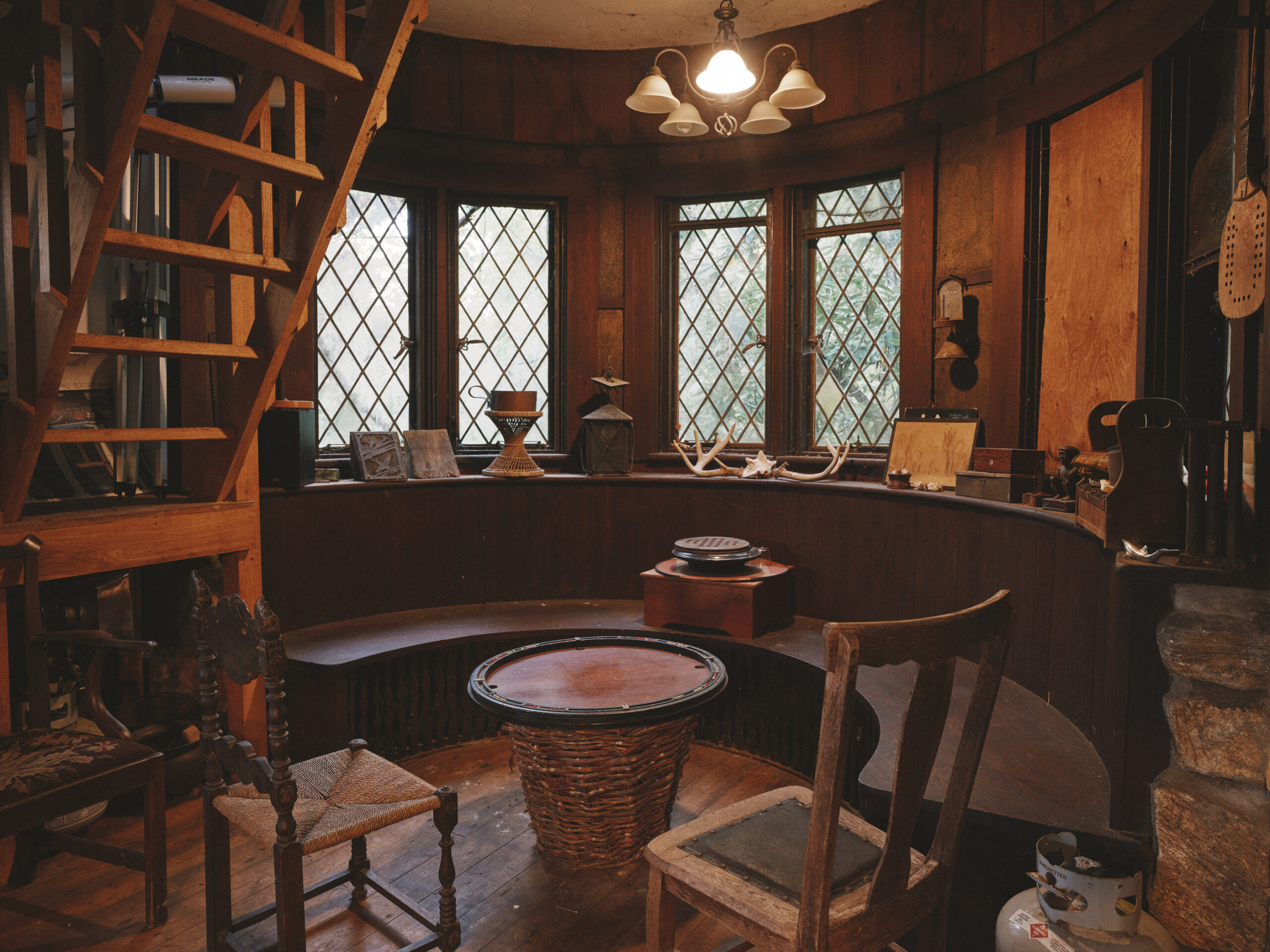 A vintage puff billiards game