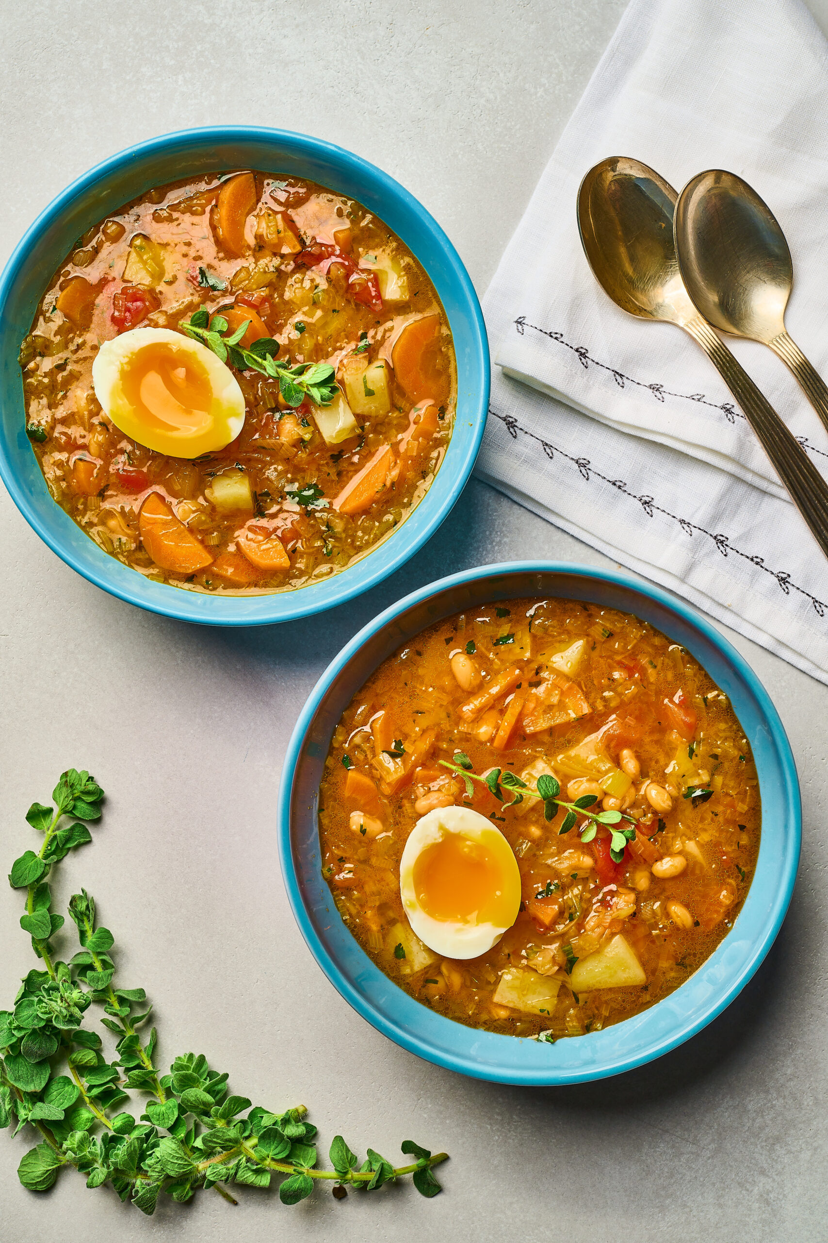 Vegetable soup with eggs