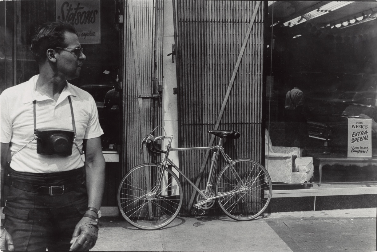 Adger Cowans, Roy DeCarava in Harlem on 125th, about 1970s. © Adger Cowans, courtesy Bruce Silverstein Gallery.