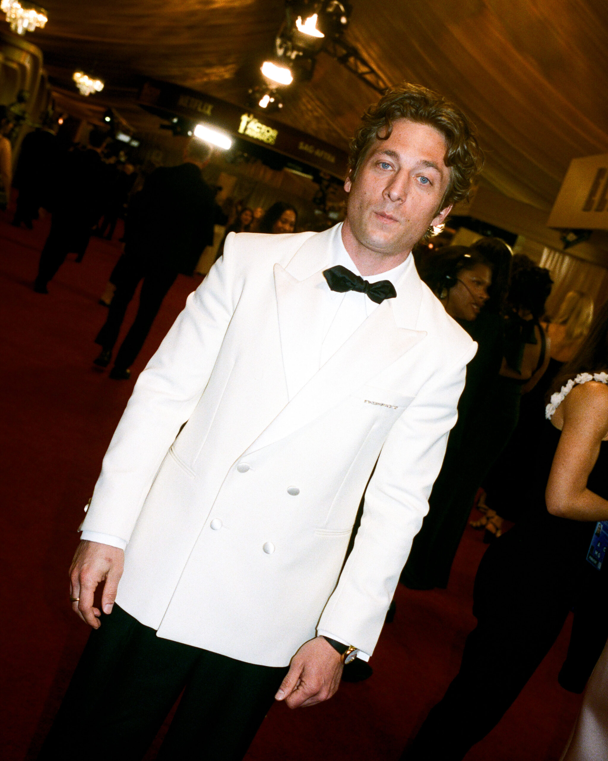 Jeremy Allen White on the Actor Awards red carpet