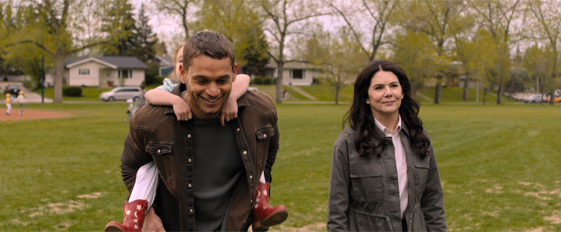 (from left) Ledger Ward (Tyriq Withers) and Grace Landry (Lauren Graham) in REMINDERS OF HIM, directed by Vanessa Caswill.