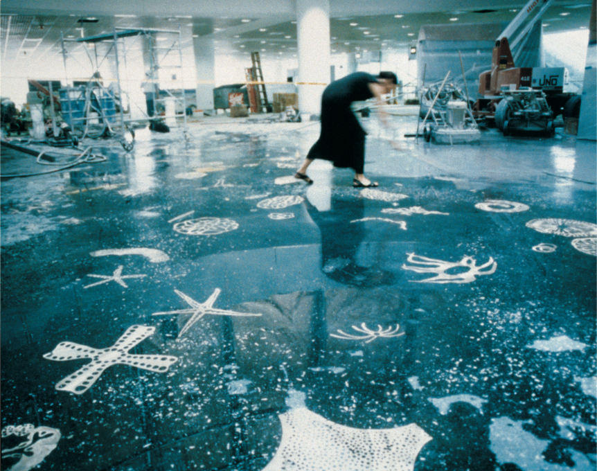 Michele Oka Doner installing A Walk on the Beach, 1995, at the Miami International Airport