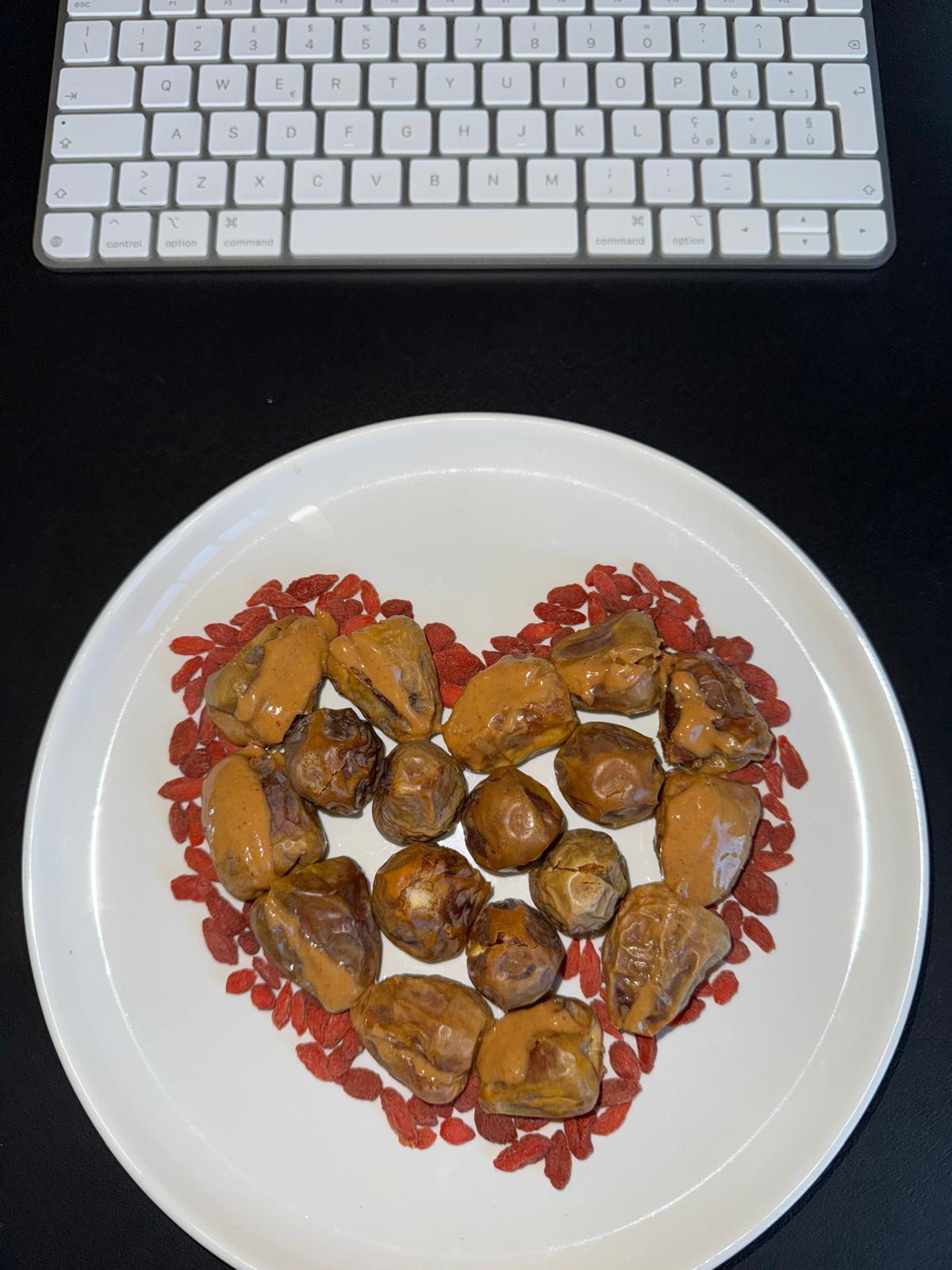 Peanut butter, dates and dark chocolate snack