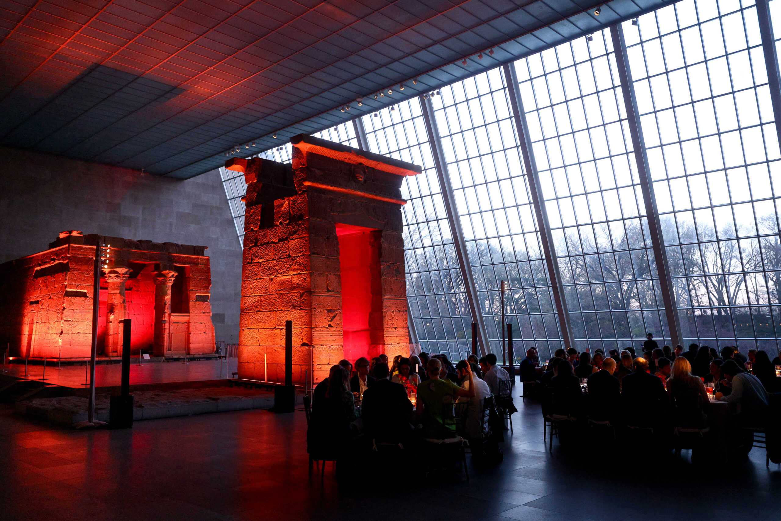 parties-metropolitan-museum-vanguard-dinner Guests dine near the Temple of Dendur at the Metropolitan Museum of Art