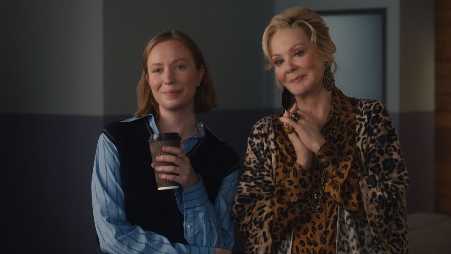 hacks-tv-show Jean Smart and Hannah Einbinder smiling in Hacks