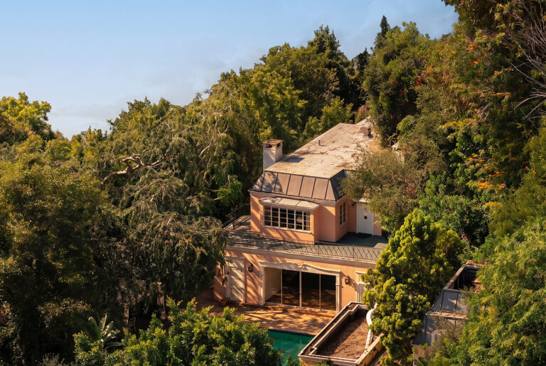 A Look into Richard Meier's Iconic Smith House